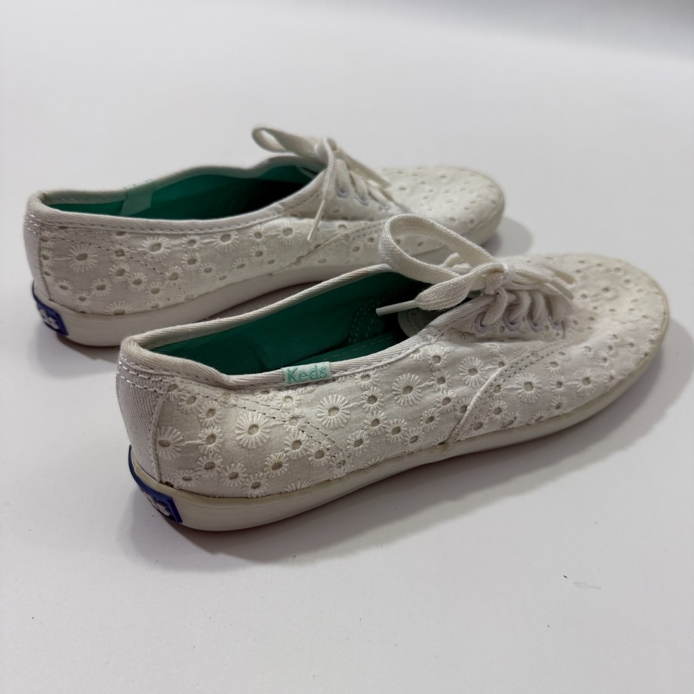 Keds White Lace Up Eyelit Embroidered Flower Sneaker WF49836M Sz 6 / 36 - Picture 4 of 12